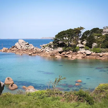 Logis Saint Guirec Et De La 2*