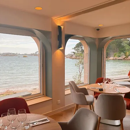 Logis Saint Guirec Et De La 2*